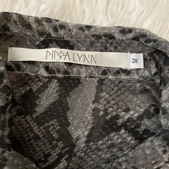 Phippa Lynn Snakeskin Blouse Medium - Picture 8 of 8